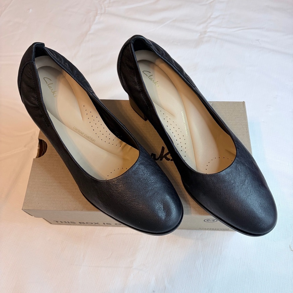 Clarks Women's Classic Black Heels - Picture 9 of 9